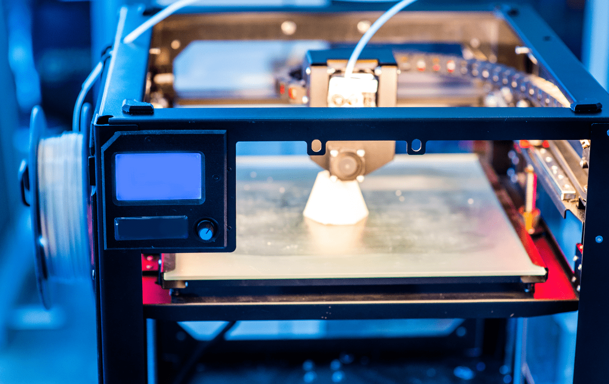 Injection molding machine integrated with 3-D Printing